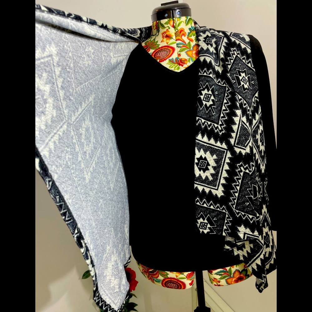 Hamilton Cardigan Blouse, 1 piece - Picture 5 of 9